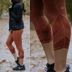 Alo Yoga Edge Sunbaked Capri Airbrush Cropped Leggings Burnt Orange Size M